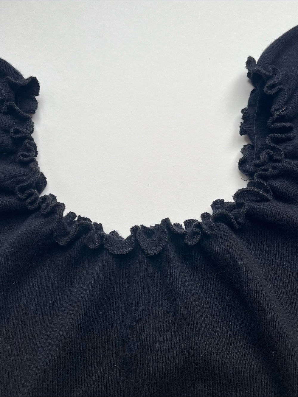 Brandy Melville - J. Galt, Black Ruffled Women's Crop Top, One Size - Picture 2 of 3